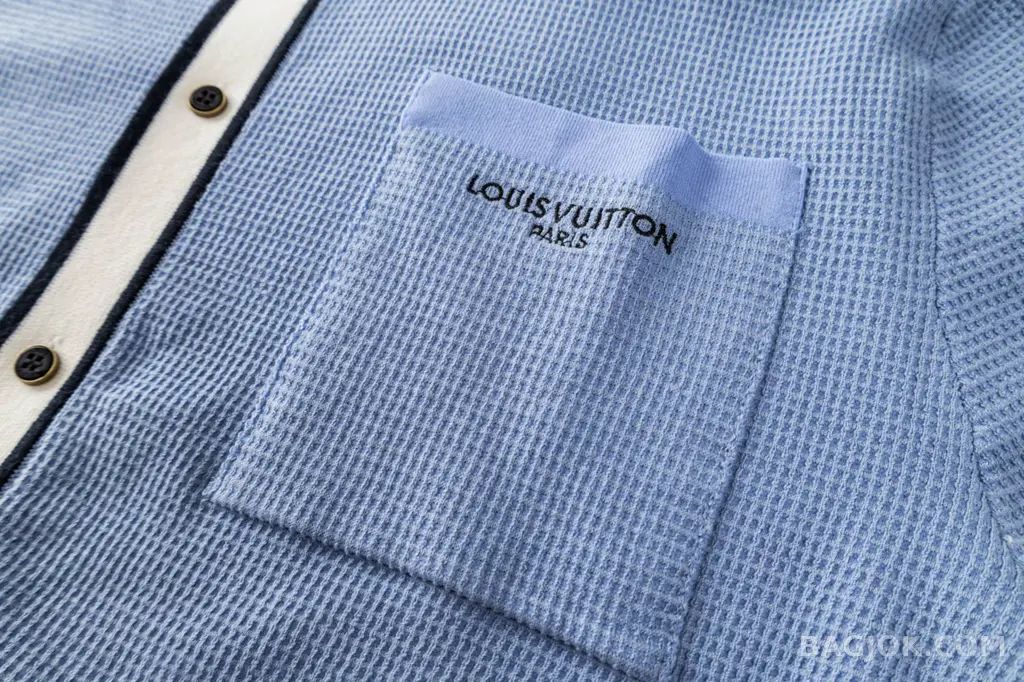 루이비통 Louis Vuitton 스카이 블루 와플 니트 레트로 프레피 폴로 셔츠 상세 이미지