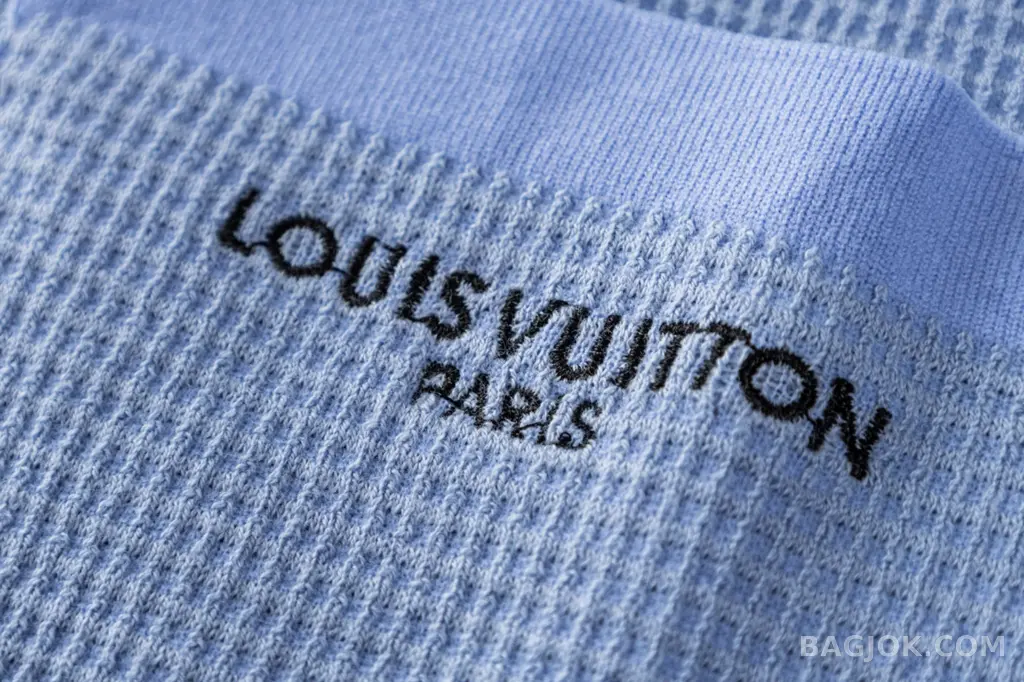 루이비통 Louis Vuitton 스카이 블루 와플 니트 레트로 프레피 폴로 셔츠 상세 이미지