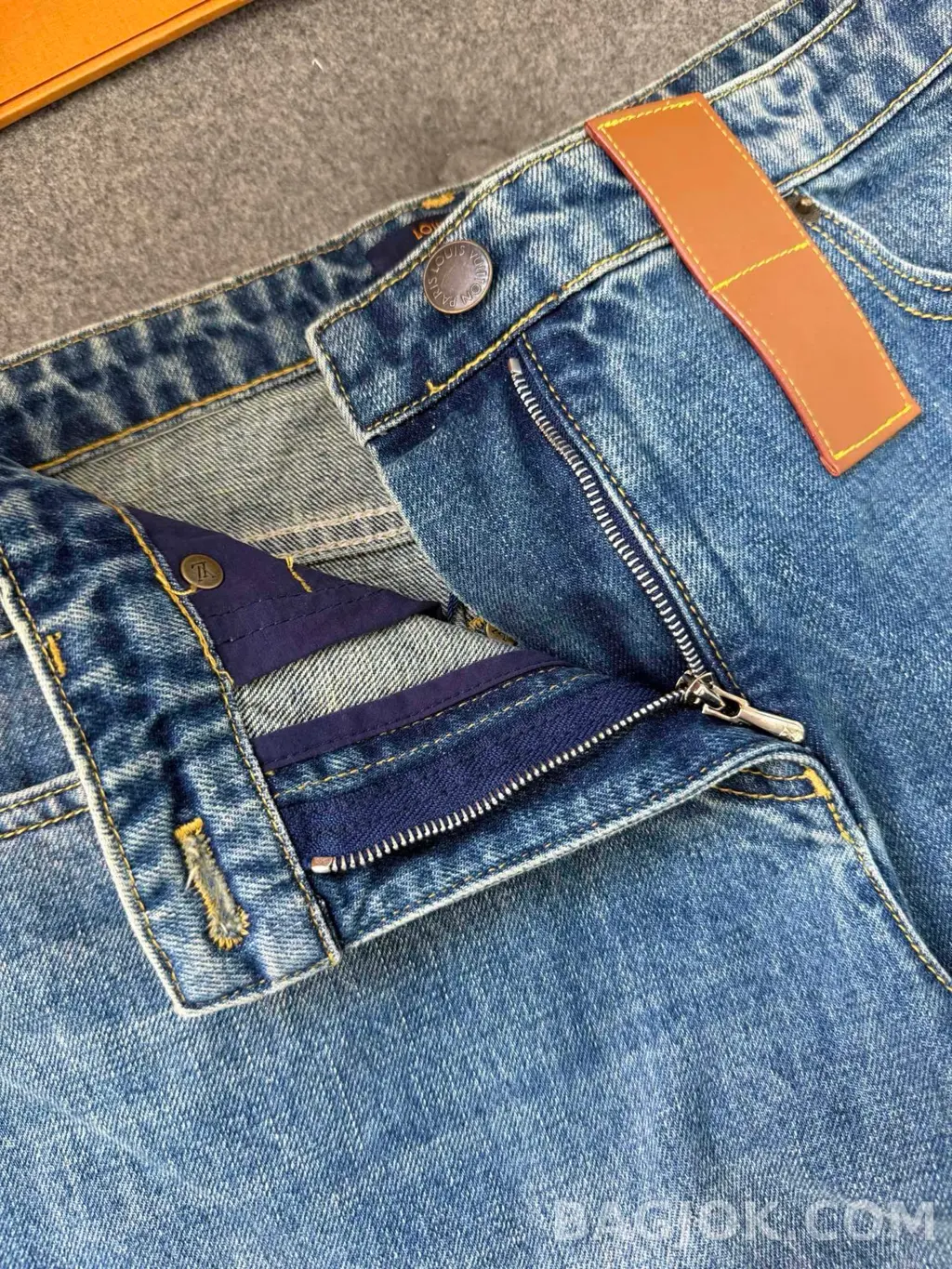 루이비통 Louis Vuitton 모노그램 패치 와이드 데님 팬츠 상세 이미지