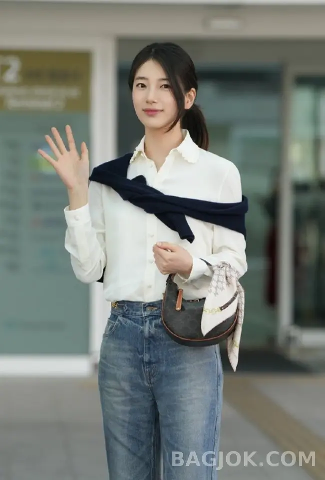 셀린느 셀린느 틴 룰루 트리옹프 캔버스 카프스킨 탄 상세 이미지