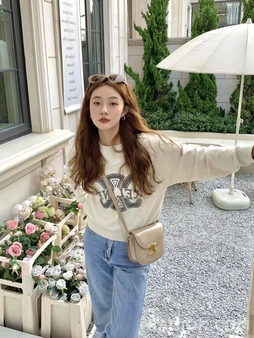 셀린느 CEL 트리옹프 틴 베사체 숄더백 상세 이미지