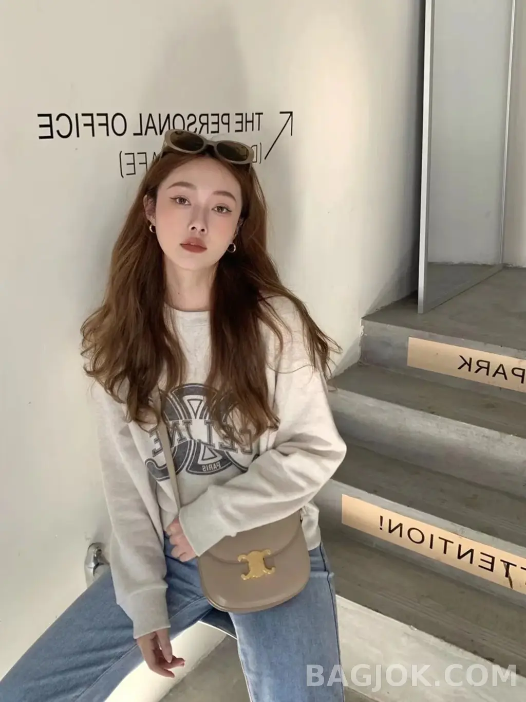 셀린느 CEL 트리옹프 틴 베사체 숄더백 상세 이미지