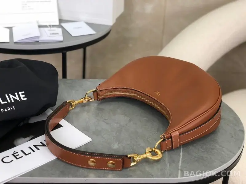 셀린느 CEL 스트랩 아바백 상세 이미지