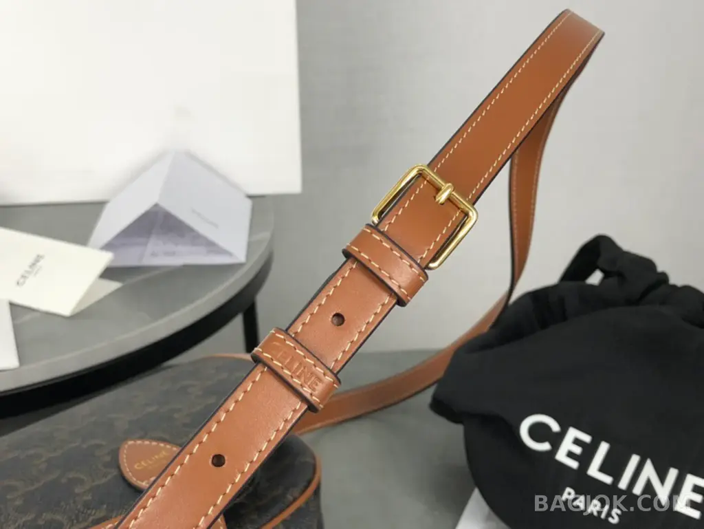 셀린느 CEL 트리옹프 폴코백 미디움 상세 이미지