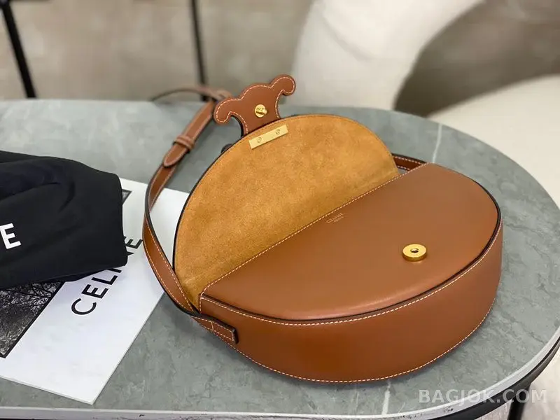 셀린느 CEL 반달 숄더백 상세 이미지