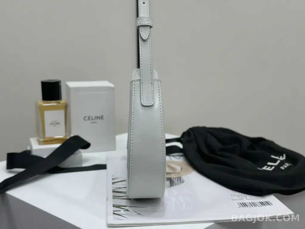 셀린느 CEL 틸리 숄더백 카프스킨 미디움 상세 이미지