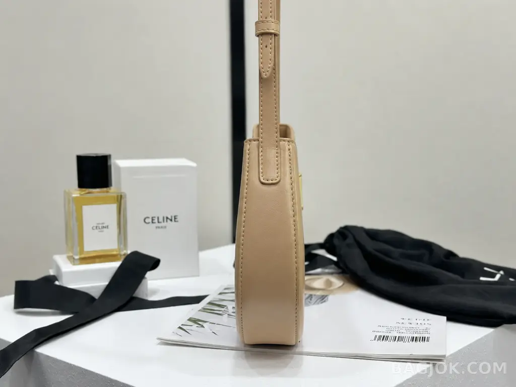 셀린느 CEL 틸리 숄더백 카프스킨 미디움 상세 이미지