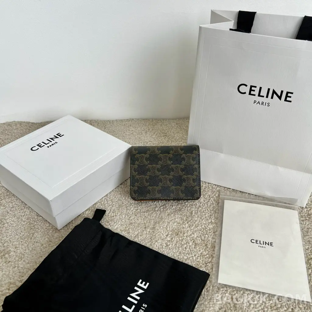 셀린느 CEL 트리옹프 캔버스 컴팩트 지갑 상세 이미지
