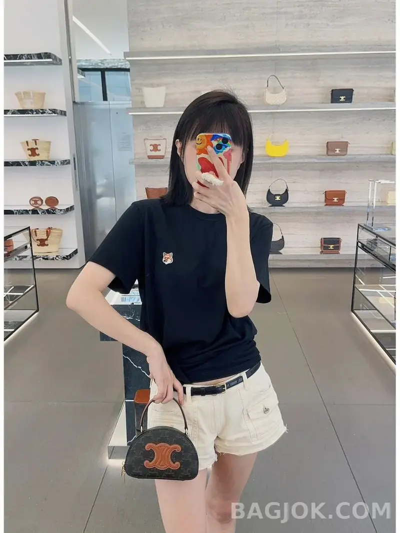 셀린느 CEL 트리옹프 반달백 상세 이미지