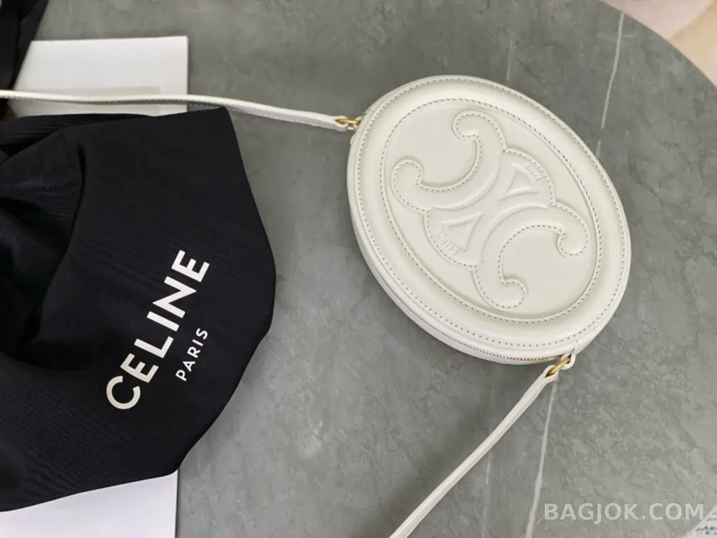 셀린느 CELINE 퀴르 트리옹프 오벌백 상세 이미지
