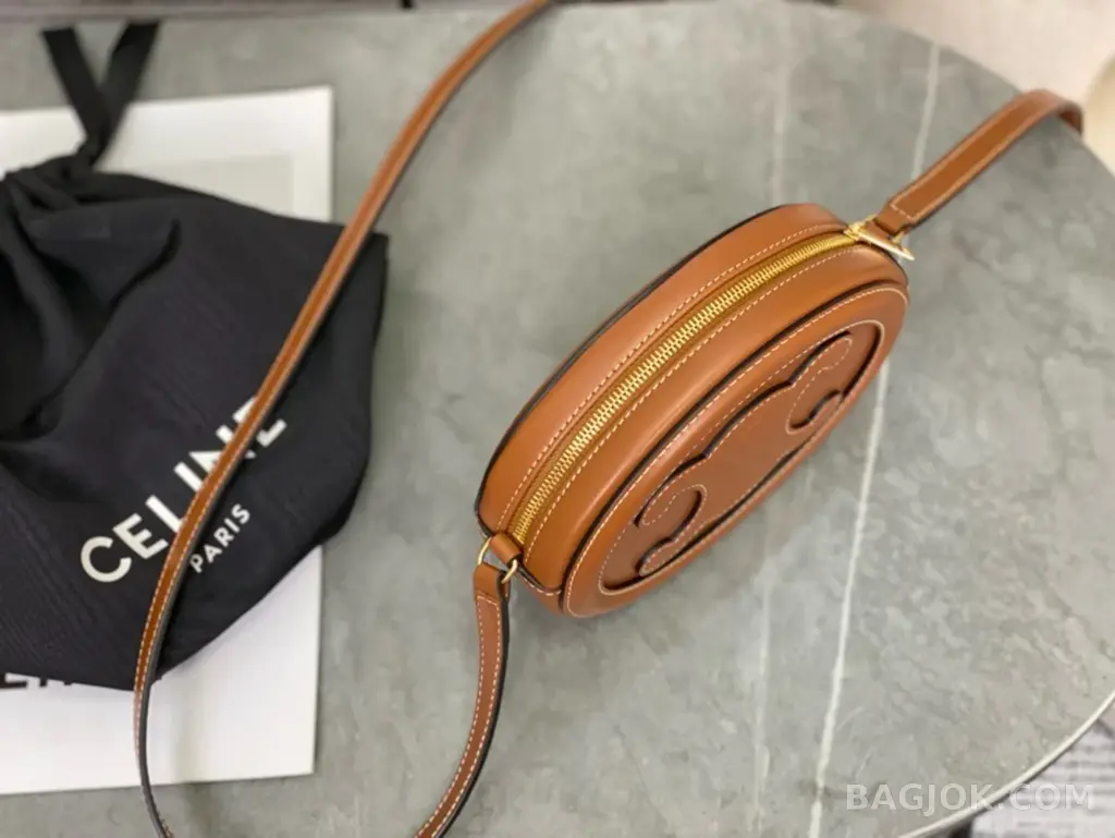 셀린느 CELINE 퀴르 트리옹프 오벌백 상세 이미지