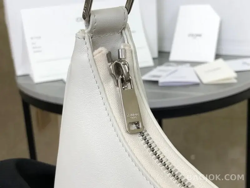 셀린느 CELINE 레더 로고 아바백 상세 이미지