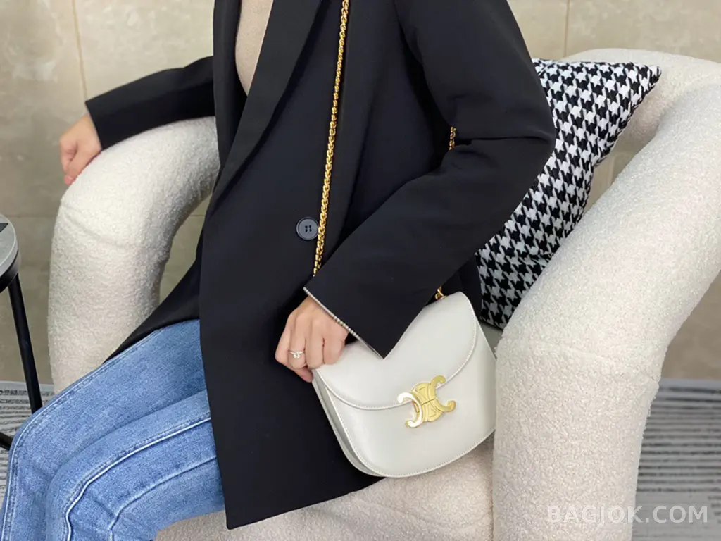 셀린느 CELINE 트리옹프 틴 베사체 레더 체인백 상세 이미지