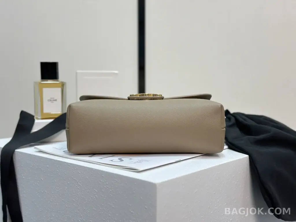 셀린느 CELINE 빅투아르 체인백 미디움 상세 이미지