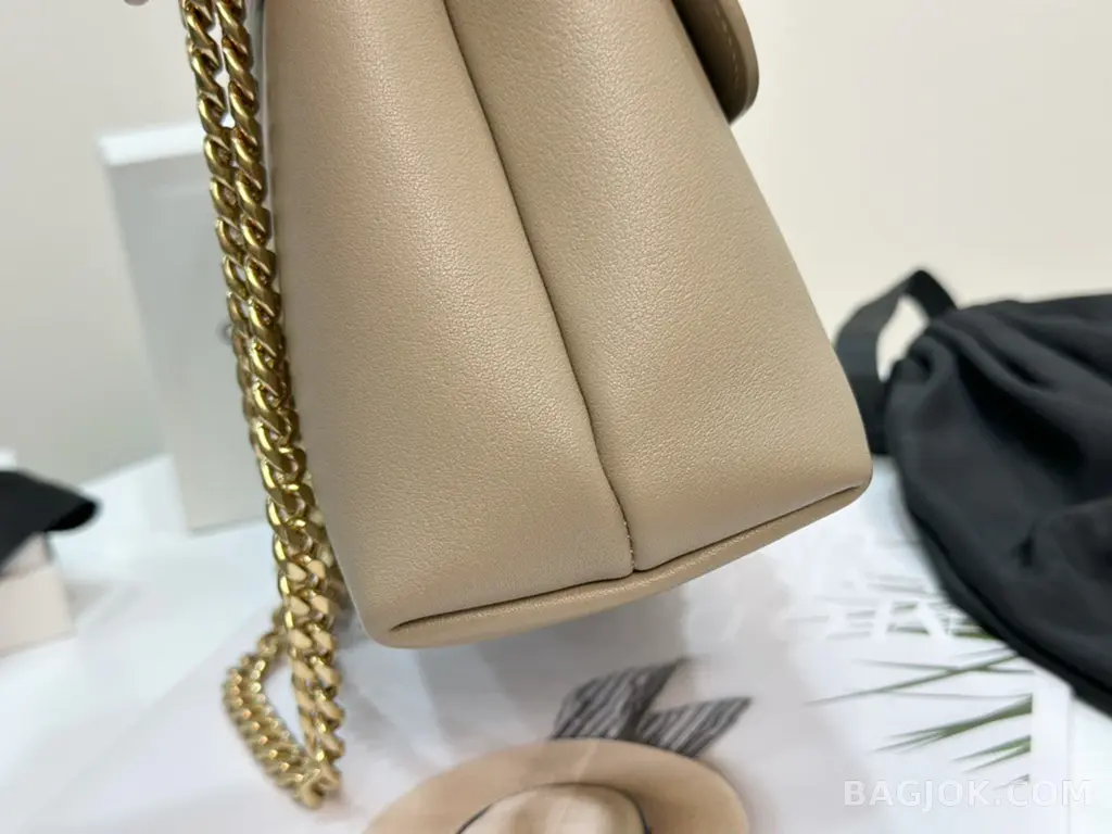 셀린느 CELINE 빅투아르 체인백 미디움 상세 이미지