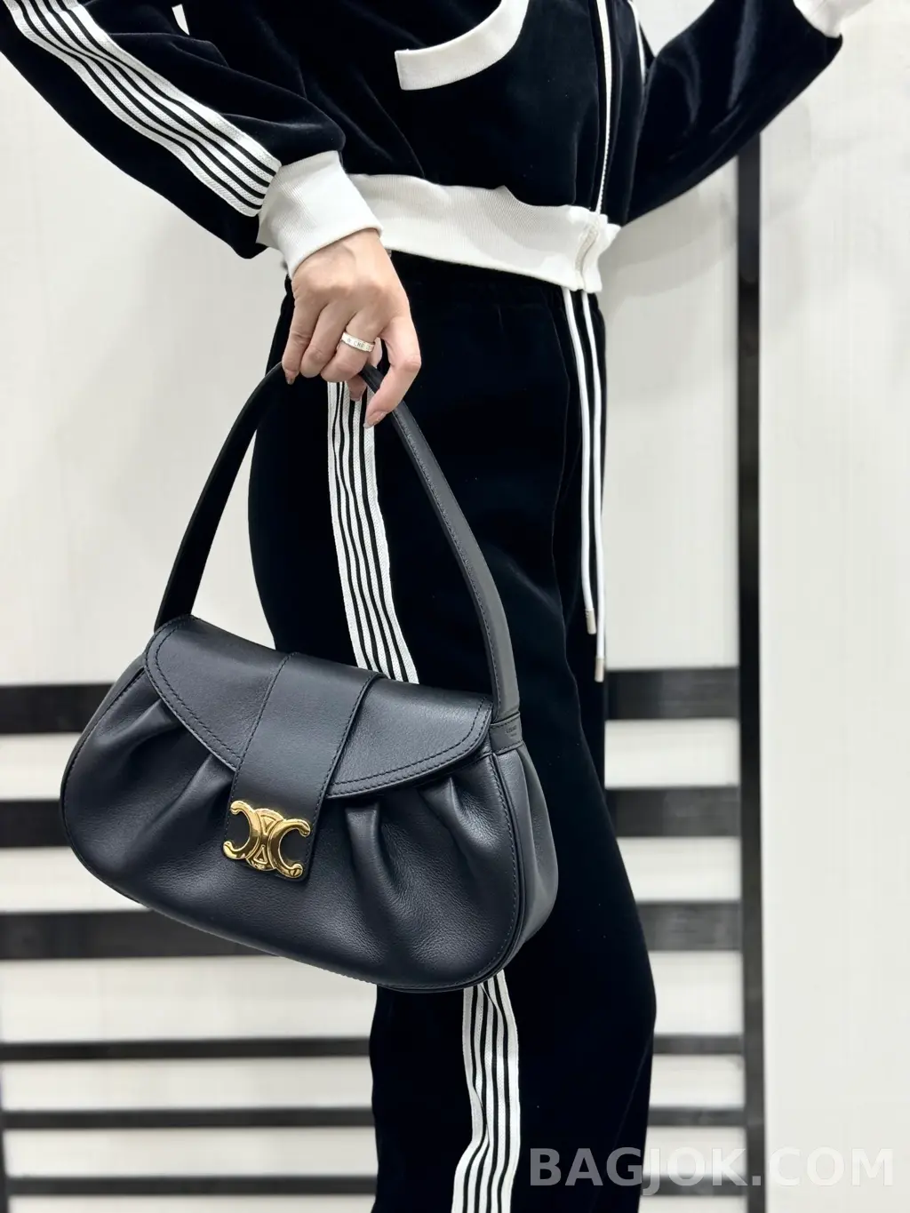 셀린느 CELINE 미디움 폴리백 상세 이미지