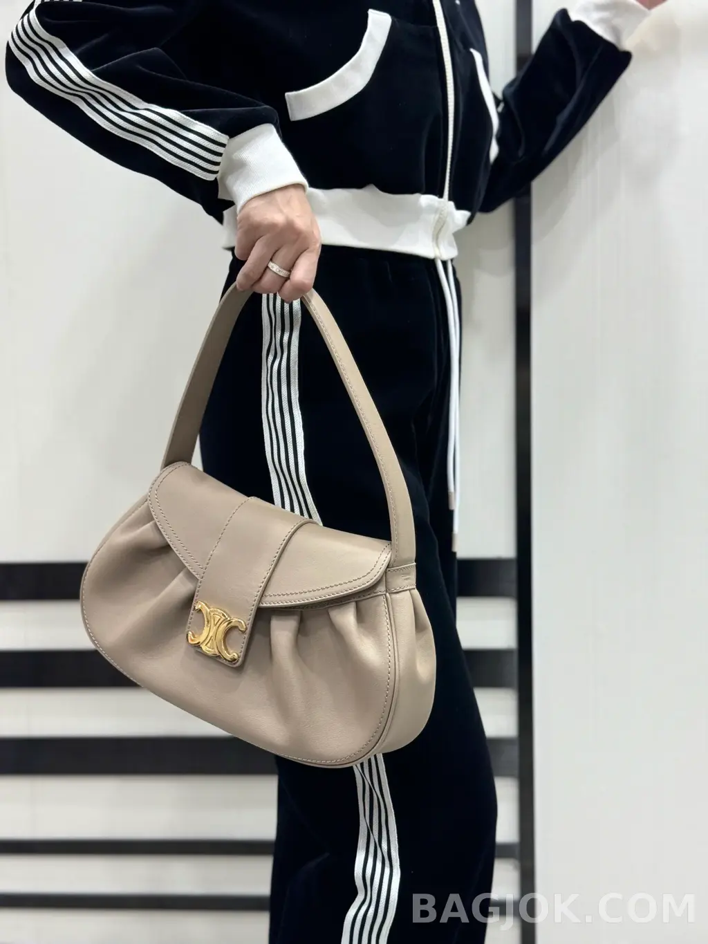 셀린느 CELINE 미디움 폴리백 상세 이미지
