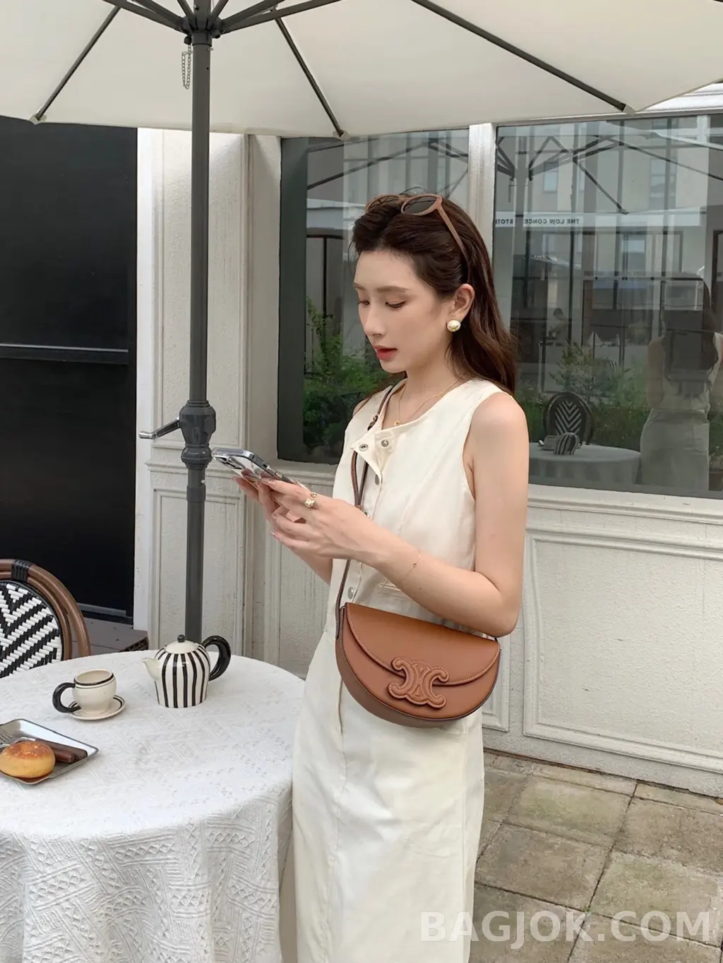 셀린느 CEL 퀴르 트리옹프 베사체백 상세 이미지
