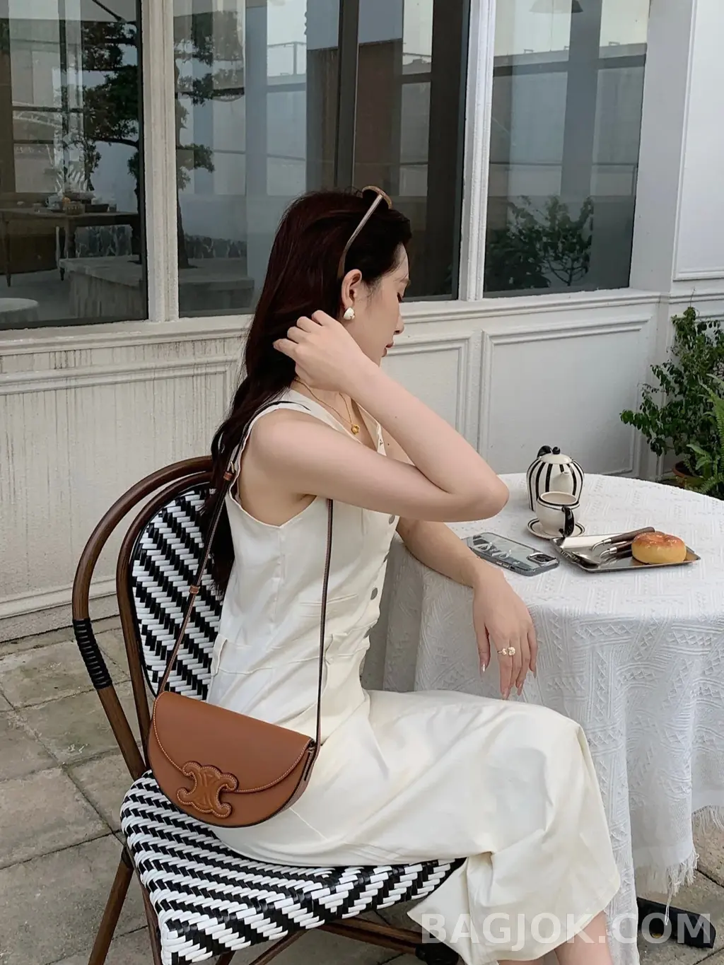 셀린느 CEL 퀴르 트리옹프 베사체백 상세 이미지