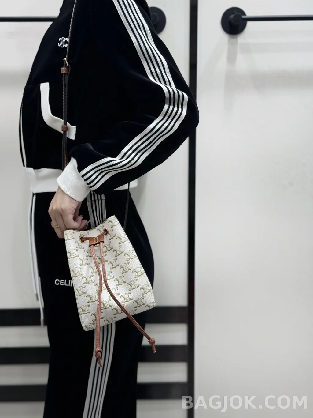 셀린느 CELINE 트리옹프 마이크로 세일러 버킷백 상세 이미지