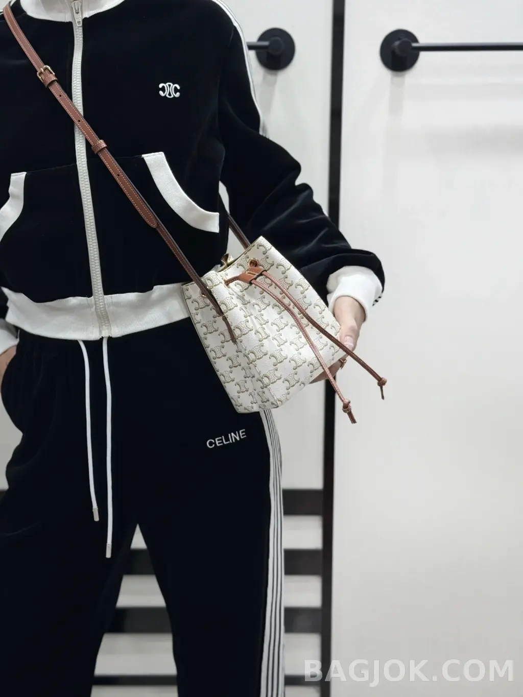셀린느 CELINE 트리옹프 마이크로 세일러 버킷백 상세 이미지
