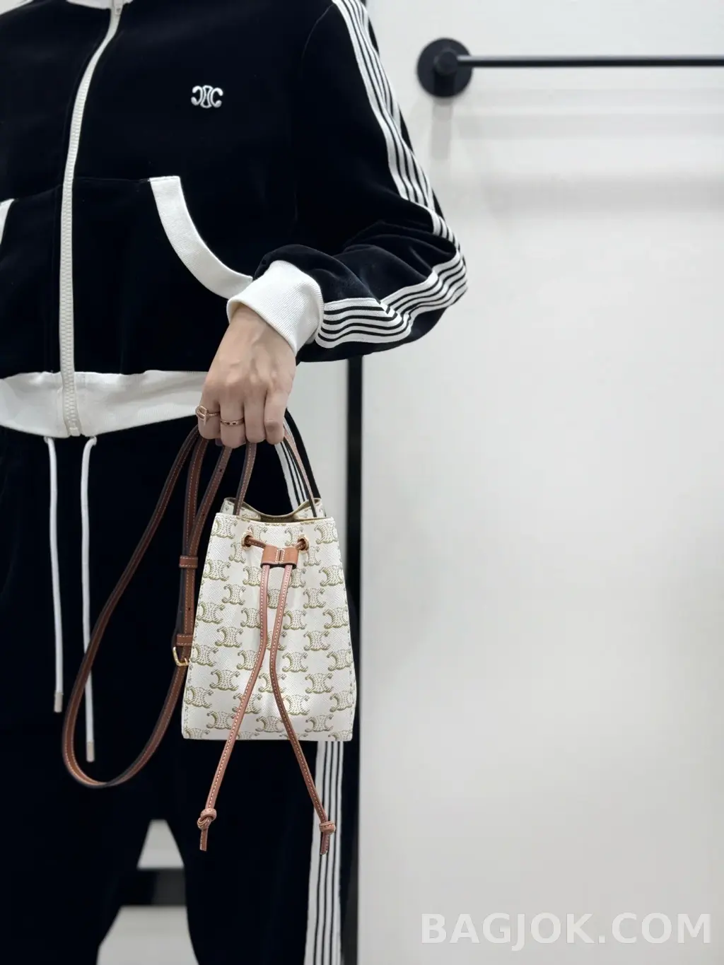 셀린느 CELINE 트리옹프 마이크로 세일러 버킷백 상세 이미지