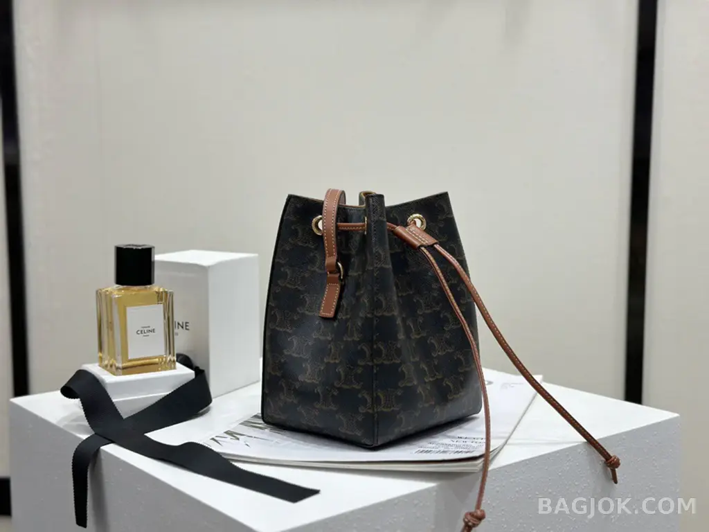 셀린느 CELINE 트리옹프 마이크로 세일러 버킷백 상세 이미지