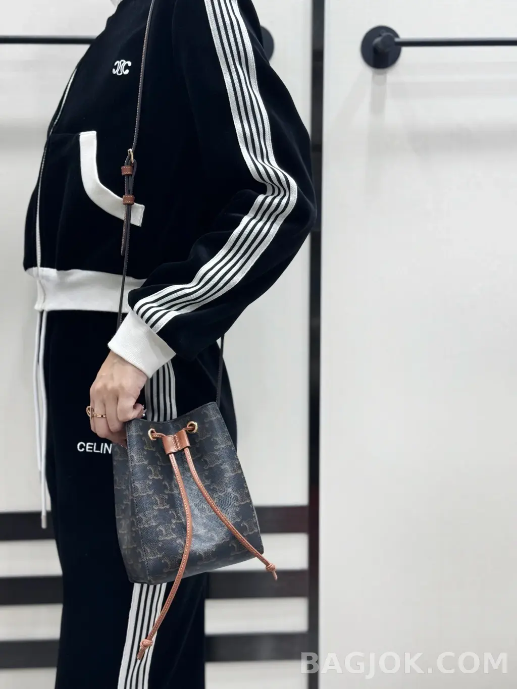셀린느 CELINE 트리옹프 마이크로 세일러 버킷백 상세 이미지