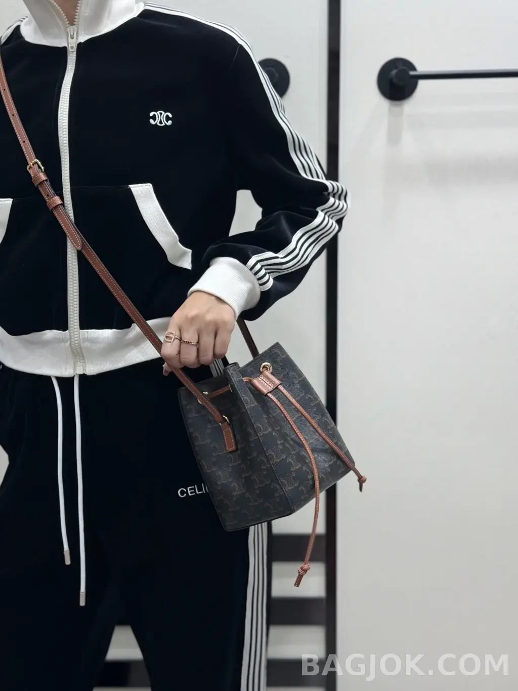 셀린느 CELINE 트리옹프 마이크로 세일러 버킷백 상세 이미지