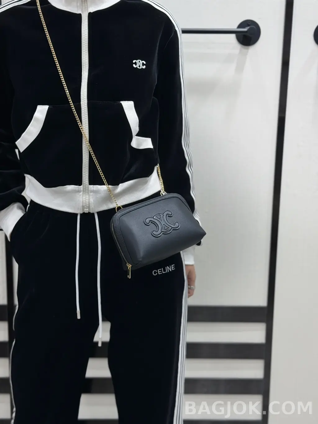 셀린느 CELINE 트리옹프 레더 체인 클러치 상세 이미지