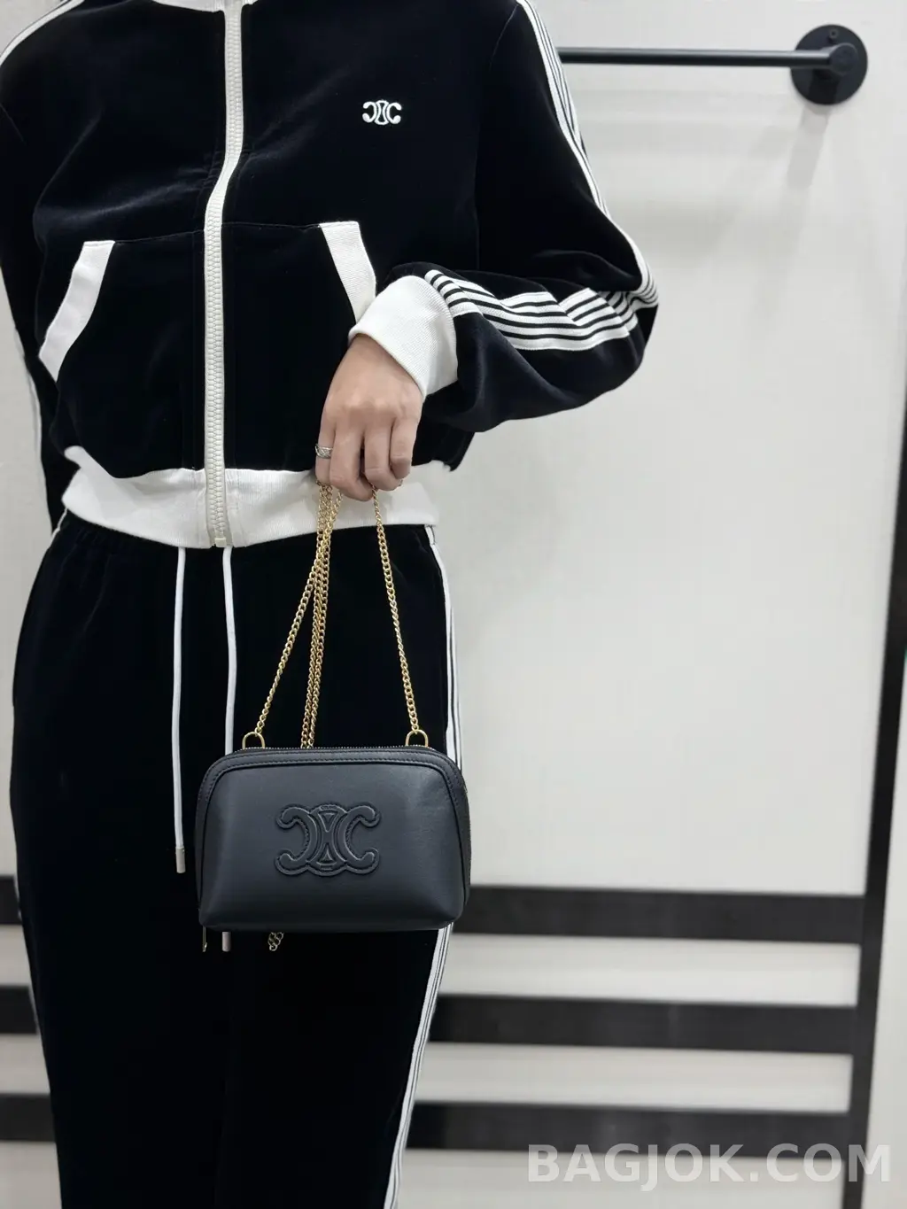 셀린느 CELINE 트리옹프 레더 체인 클러치 상세 이미지