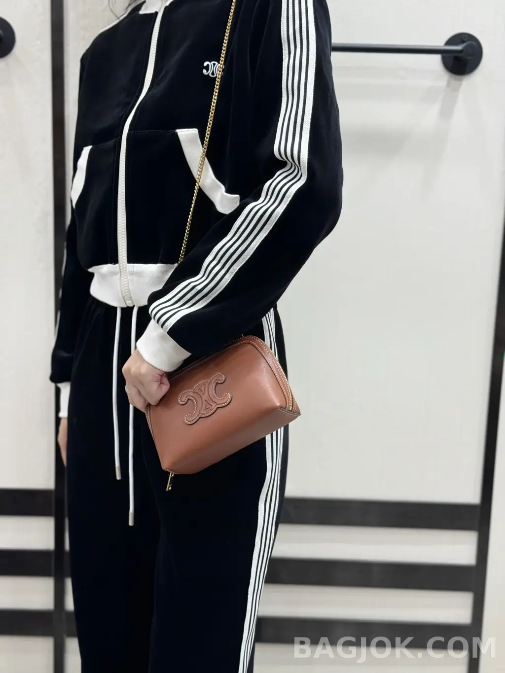 셀린느 CELINE 트리옹프 레더 체인 클러치 상세 이미지