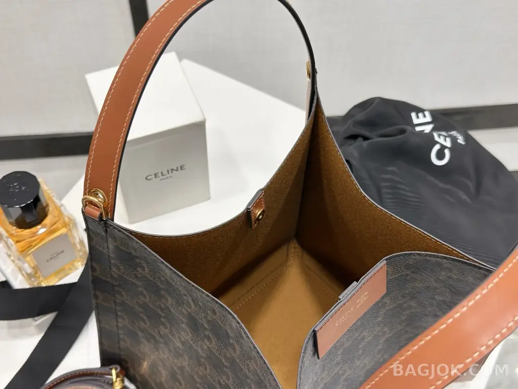 셀린느 CELINE 큐보백 캔버스 스몰 상세 이미지