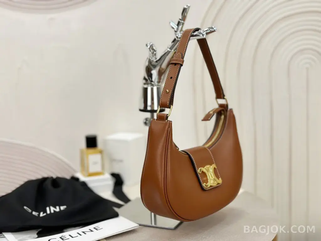 셀린느 CELINE 아바 트리오페 레더백 상세 이미지