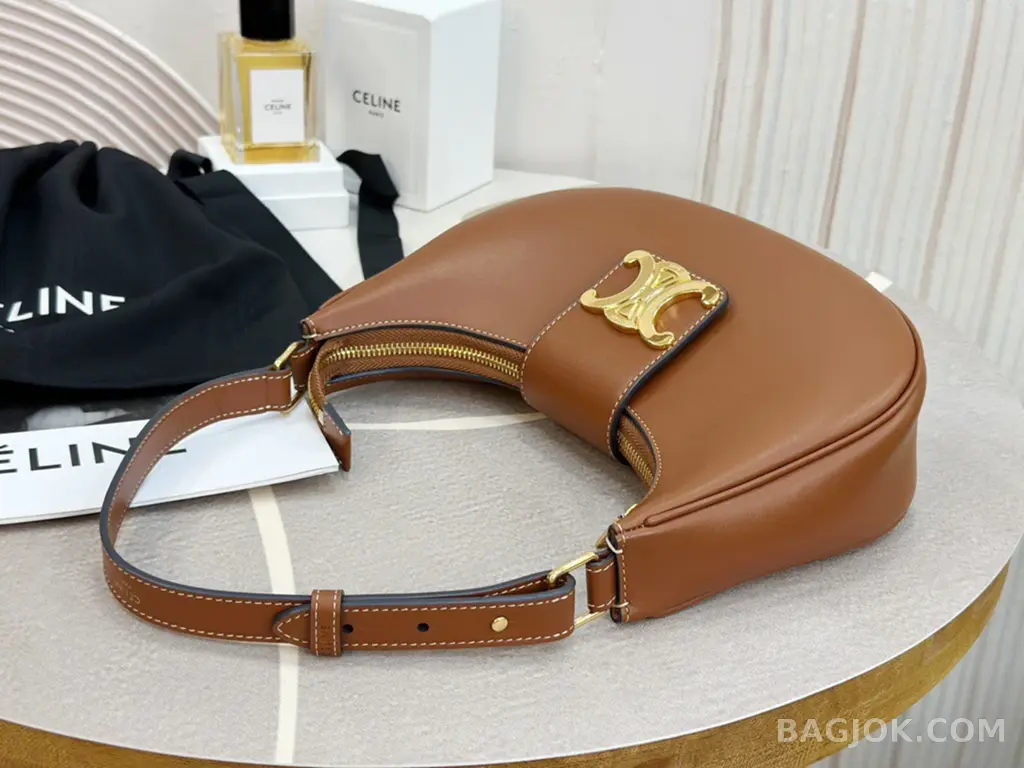 셀린느 CELINE 아바 트리오페 레더백 상세 이미지