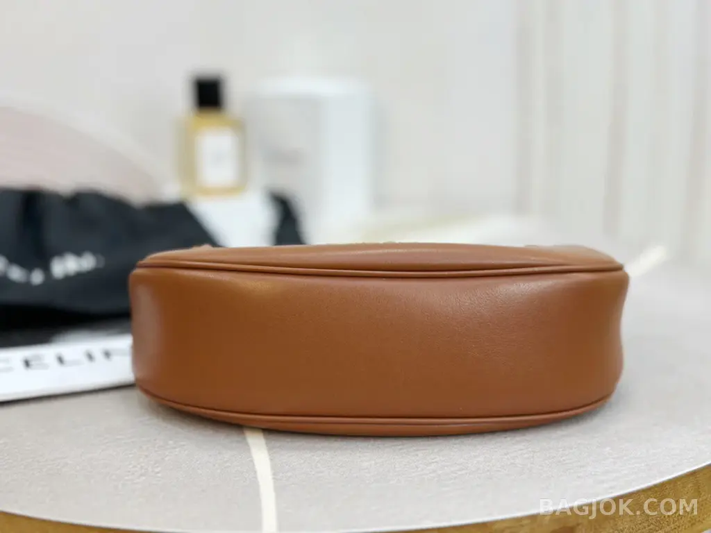 셀린느 CELINE 아바 트리오페 레더백 상세 이미지
