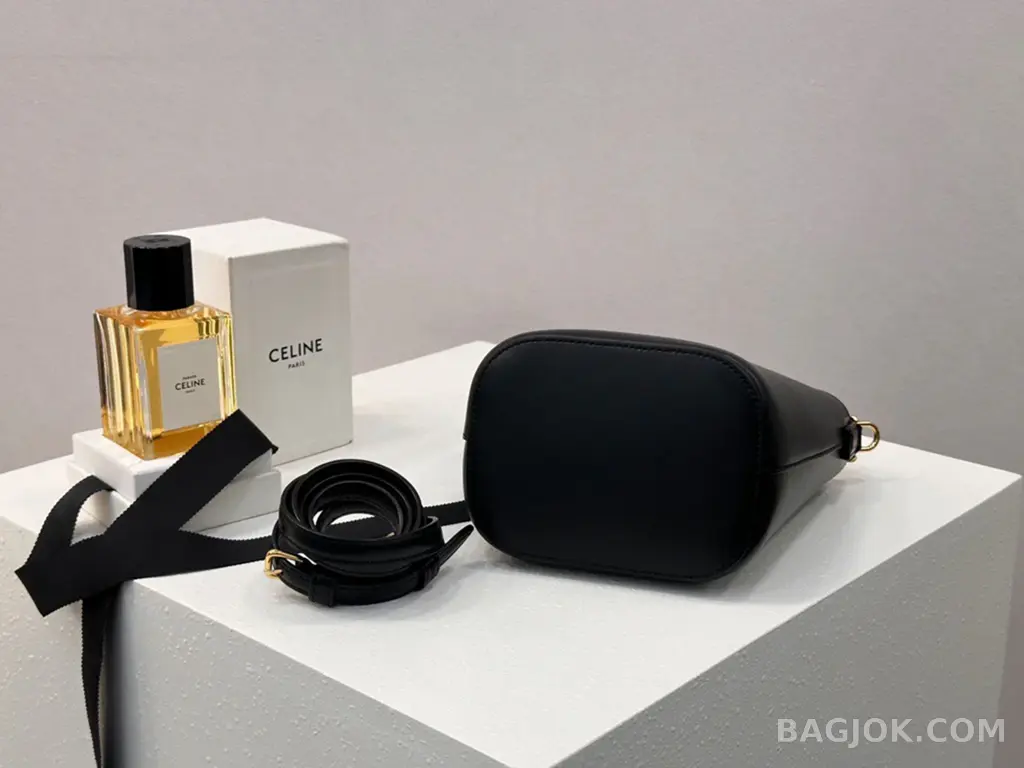 셀린느 CELINE 루이즈 버킷백 미니 상세 이미지