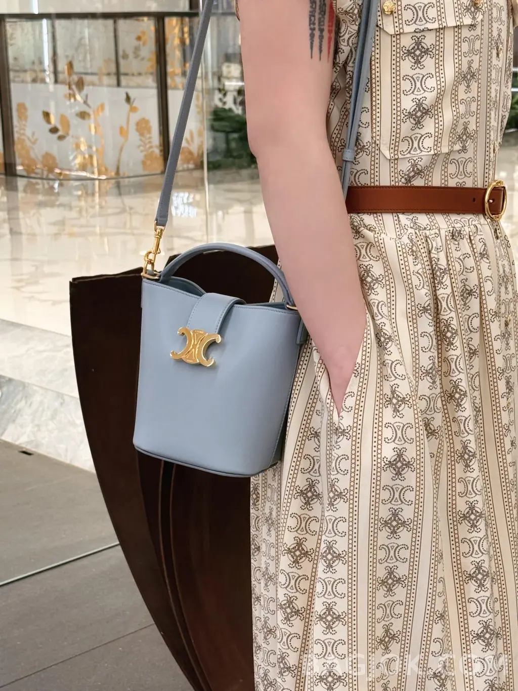 셀린느 CELINE 루이즈 버킷백 미니 상세 이미지