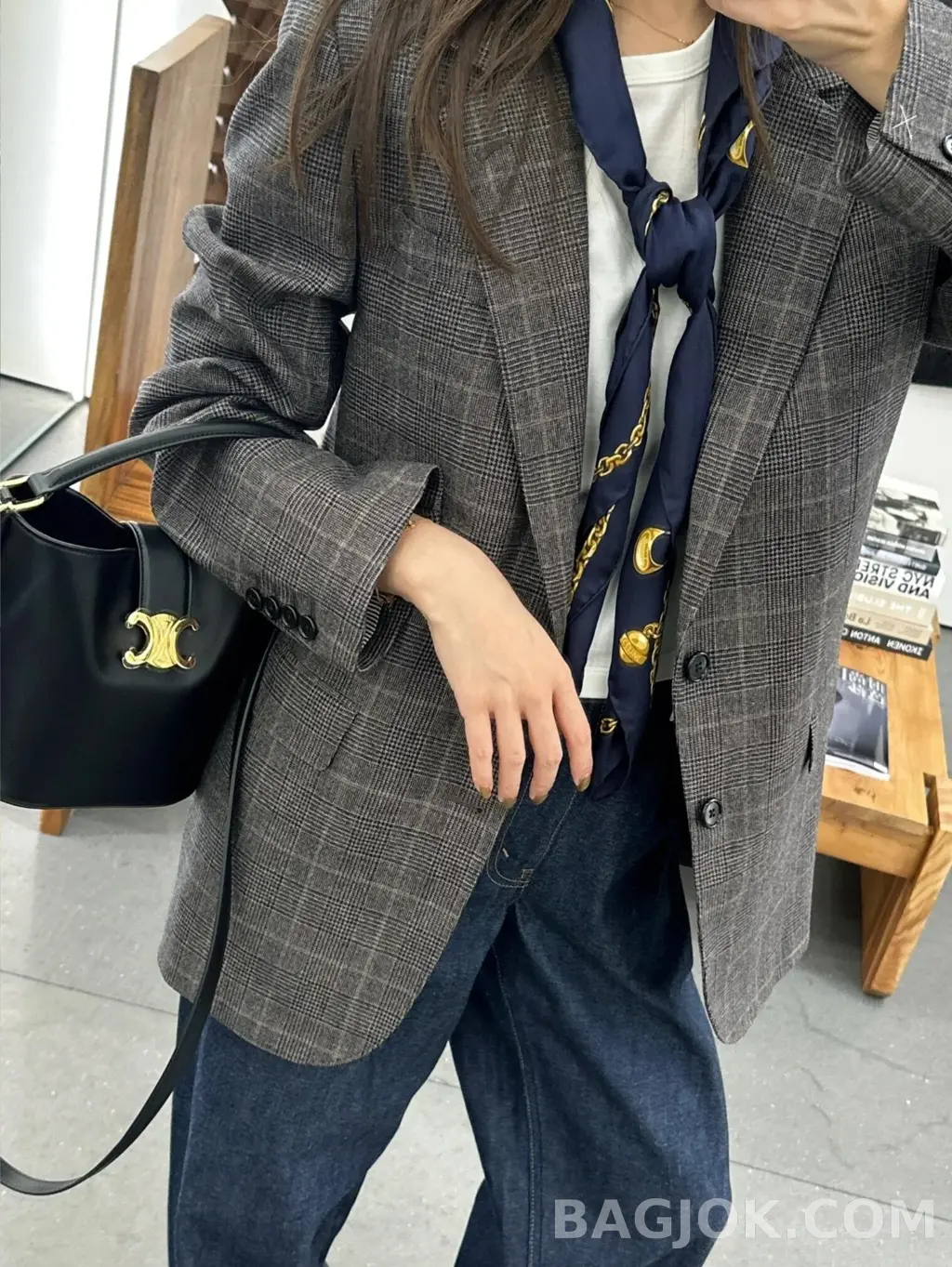 셀린느 CELINE 루이즈 버킷백 스몰 상세 이미지