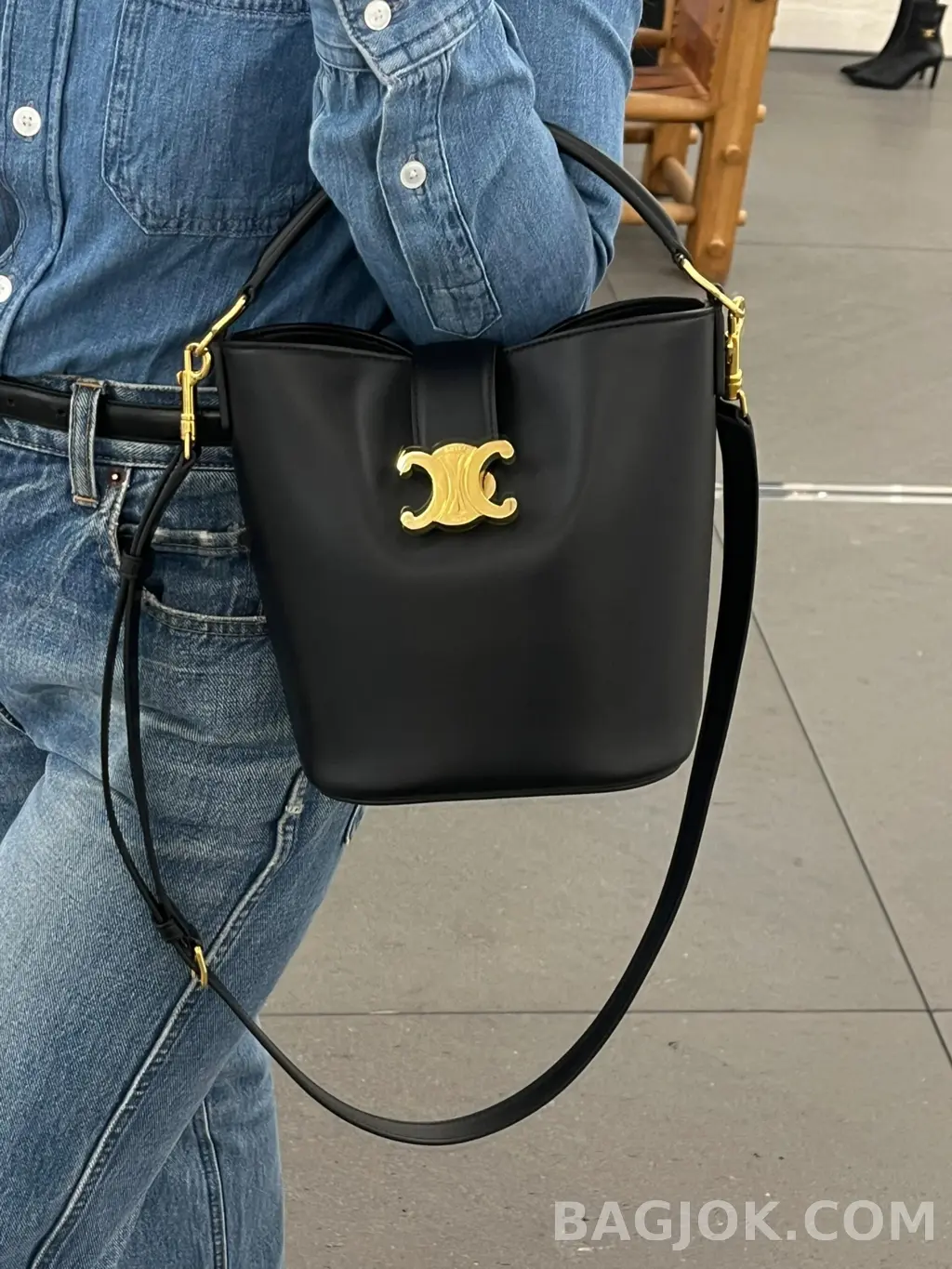 셀린느 CELINE 루이즈 버킷백 스몰 상세 이미지