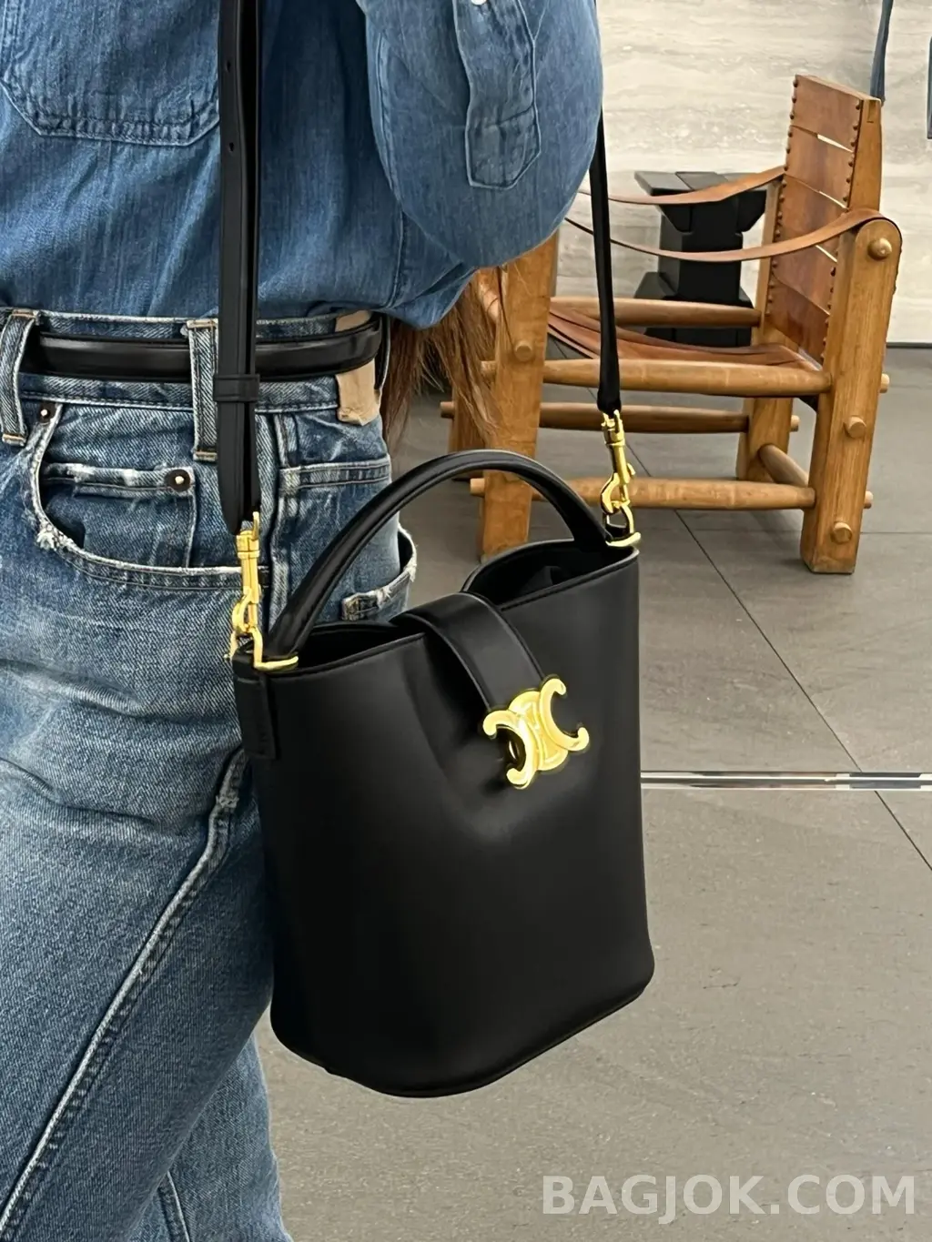 셀린느 CELINE 루이즈 버킷백 스몰 상세 이미지