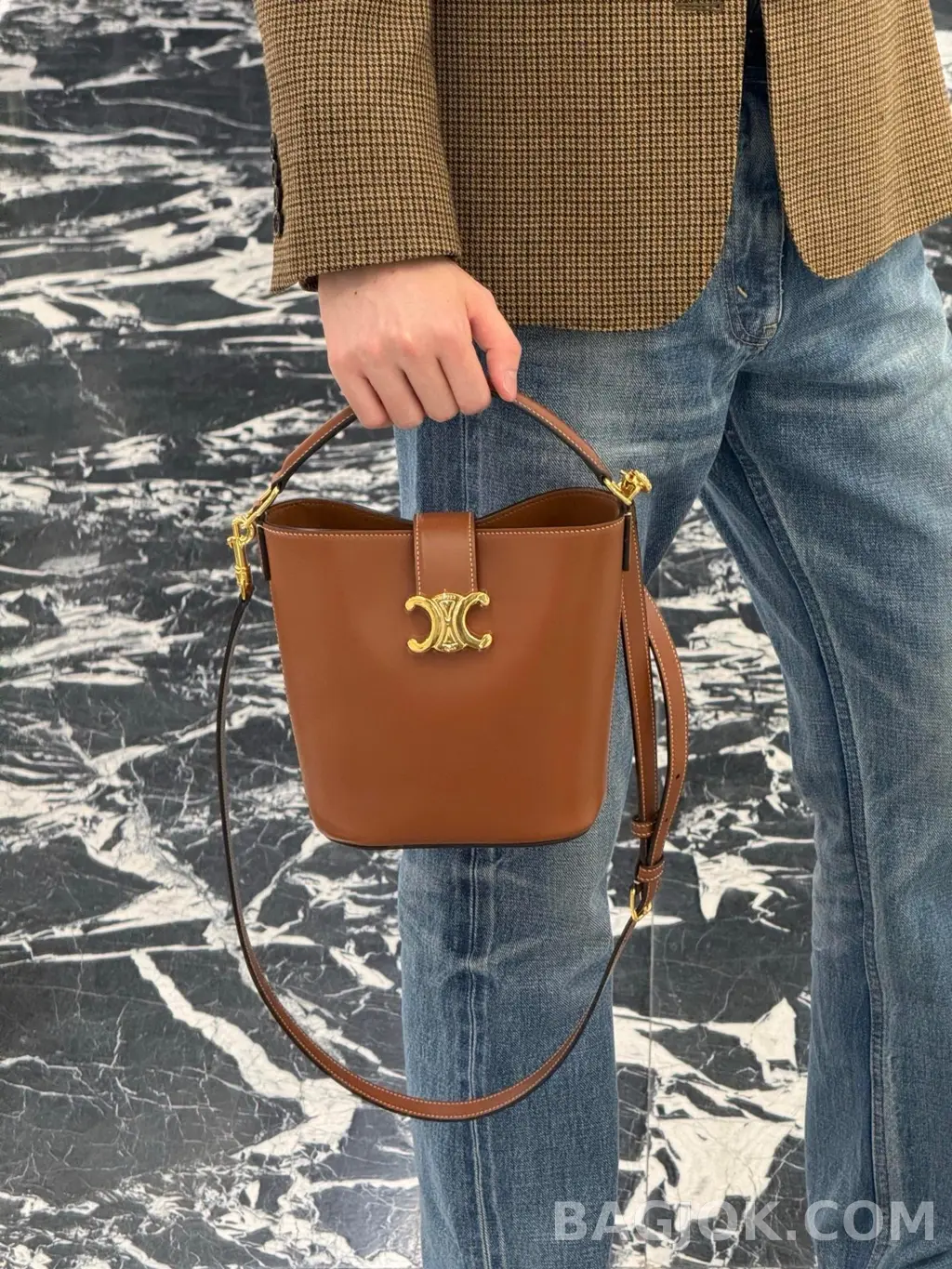 셀린느 CELINE 루이즈 버킷백 스몰 상세 이미지