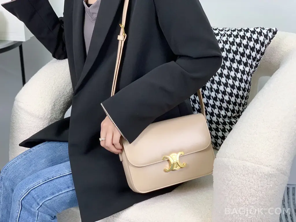 셀린느 CELINE 트리옹프 숄더백 미디움  상세 이미지