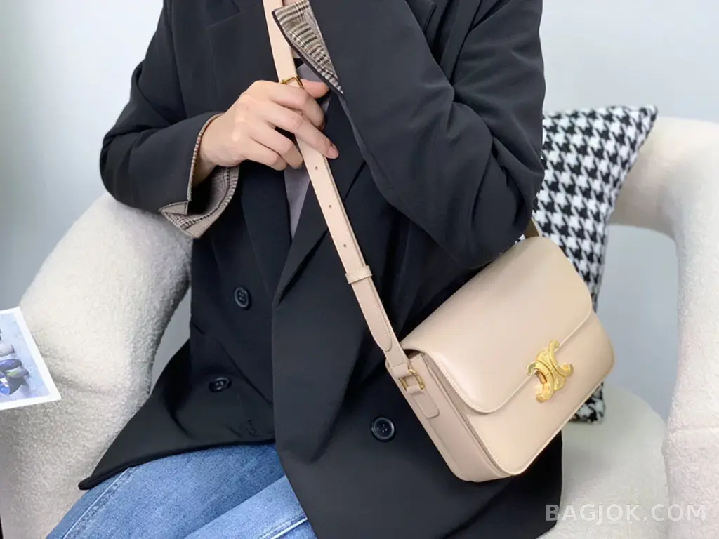 셀린느 CELINE 트리옹프 숄더백 미디움  상세 이미지