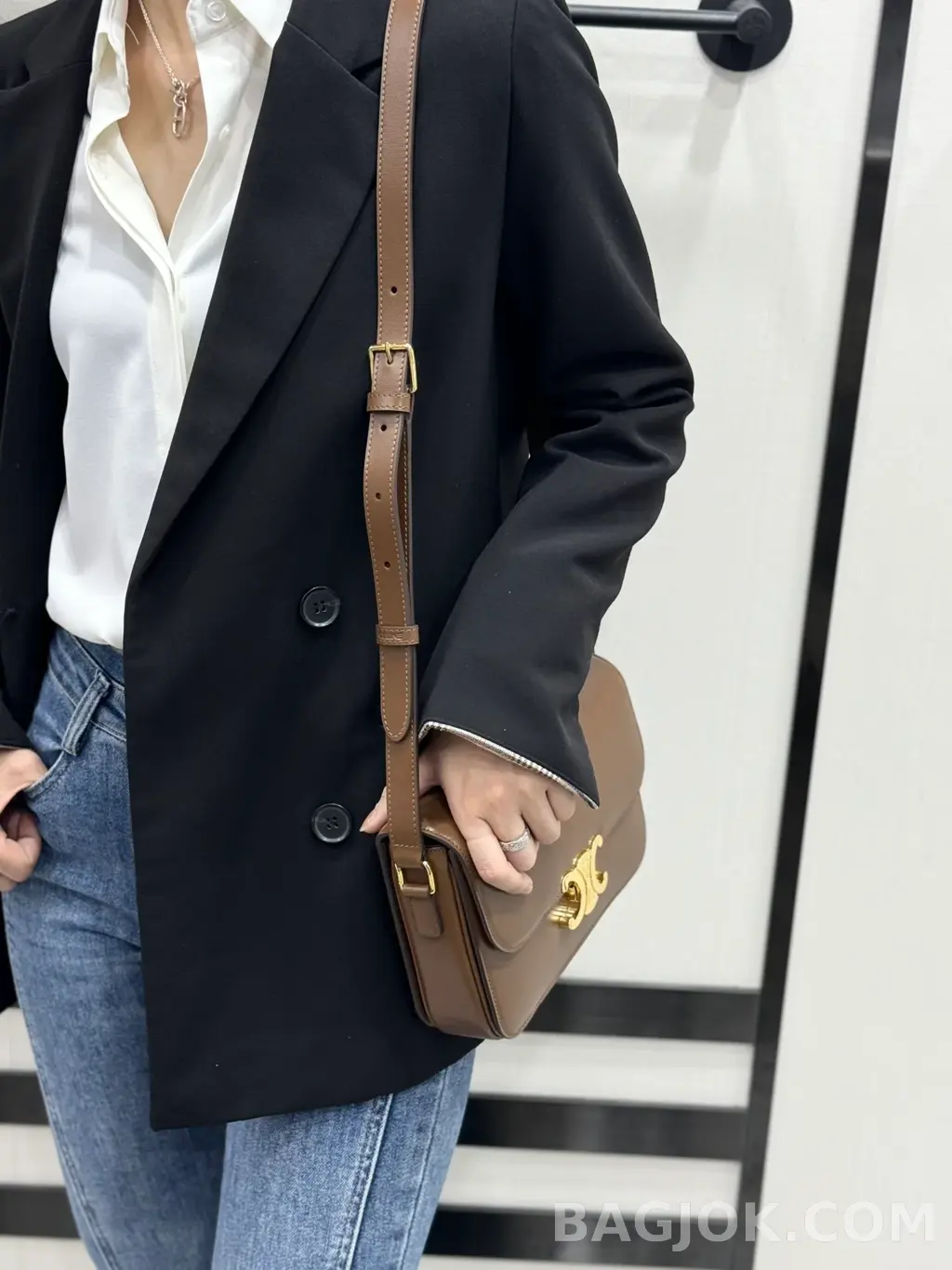 셀린느 CELINE 트리옹프 숄더백 미디움  상세 이미지