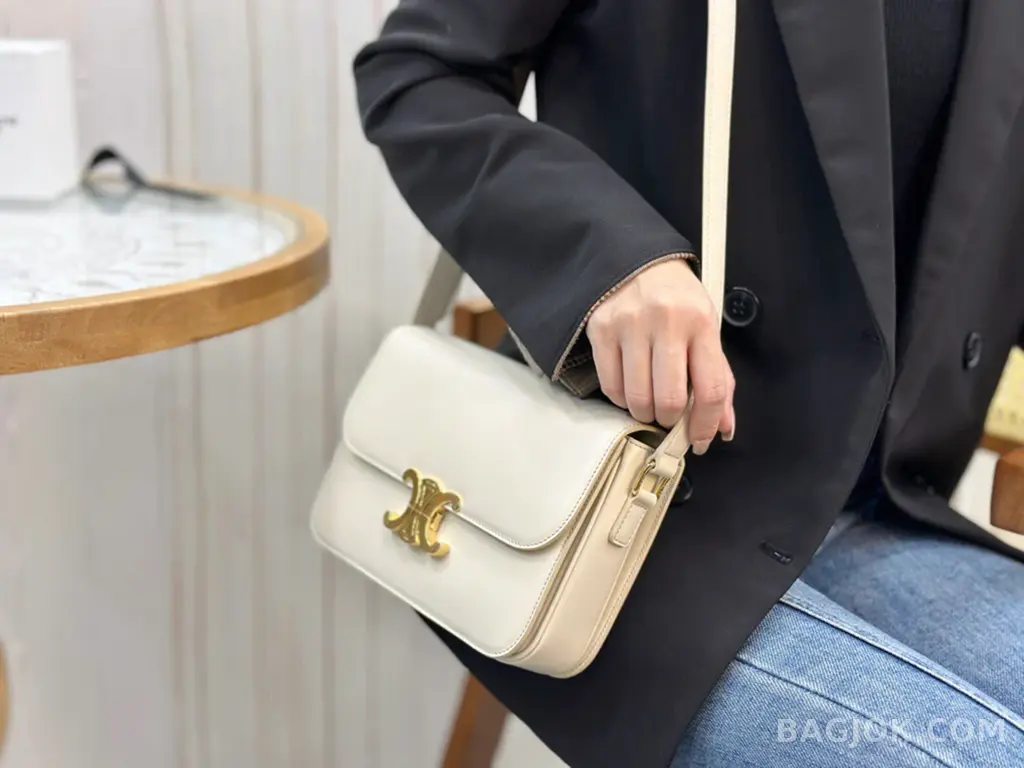 셀린느 CELINE 트리옹프 숄더백 미디움  상세 이미지