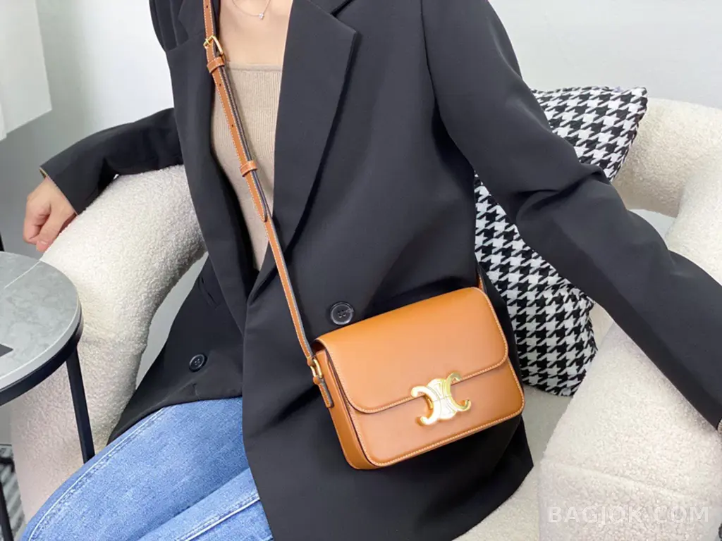 셀린느 CELINE 트리옹프 숄더백 틴 상세 이미지