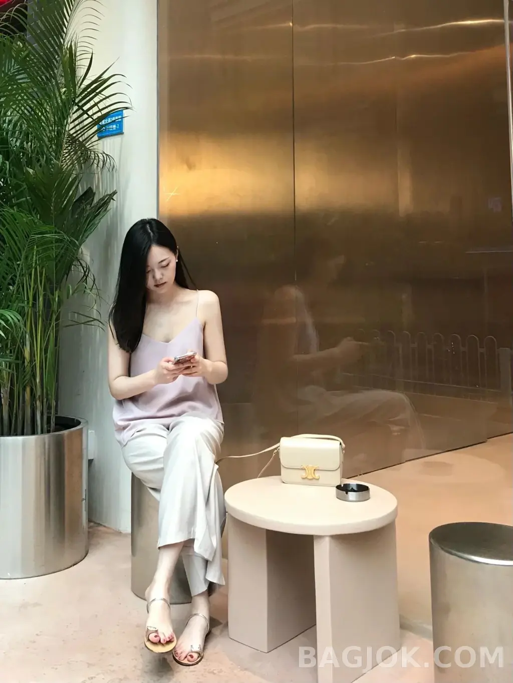 셀린느 CELINE 트리옹프 숄더백 틴 상세 이미지
