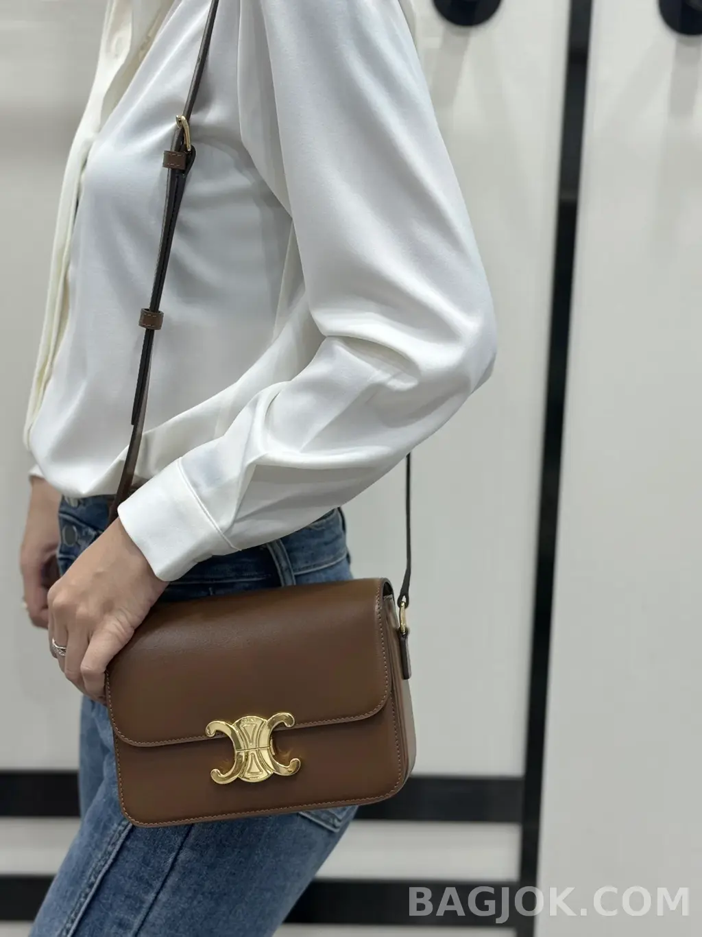 셀린느 CELINE 트리옹프 숄더백 틴 상세 이미지
