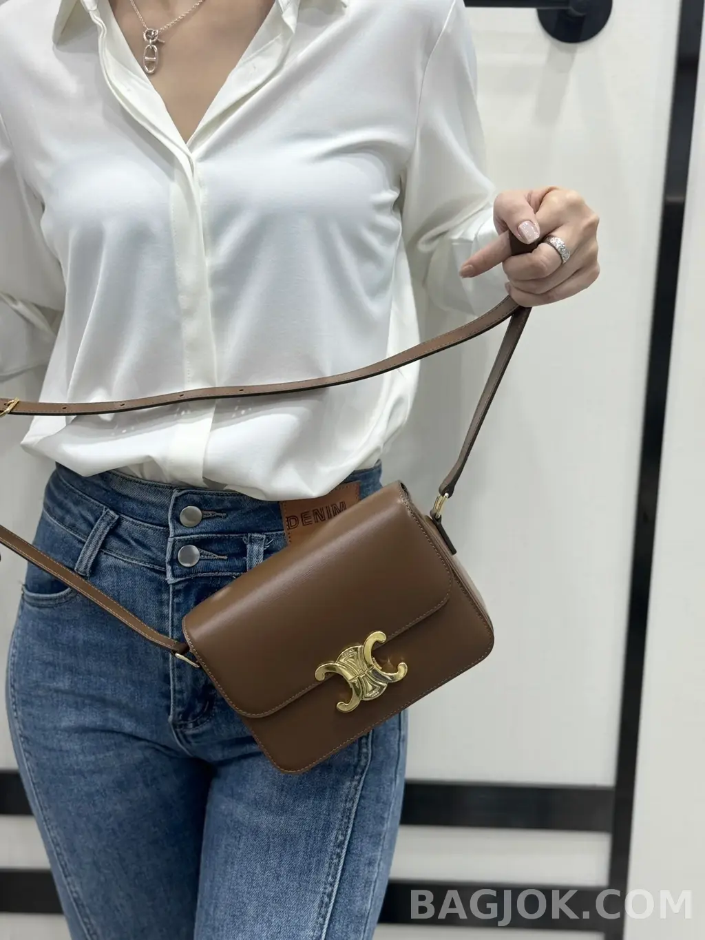 셀린느 CELINE 트리옹프 숄더백 틴 상세 이미지